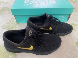 Nike SB Janoski Max Negro/Dorado
