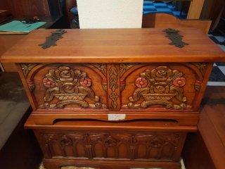 Cofre antiguo madera tallada
