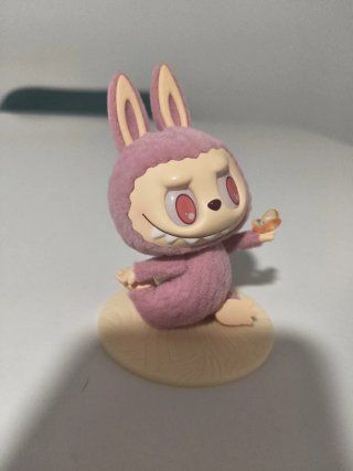 Labubu figura coleccionable