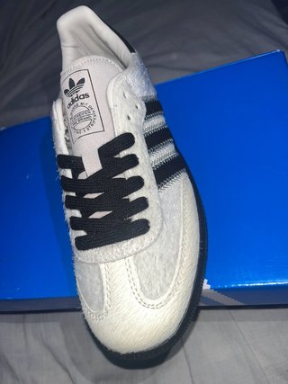 Adidas Zapatilla Negra y Blanca