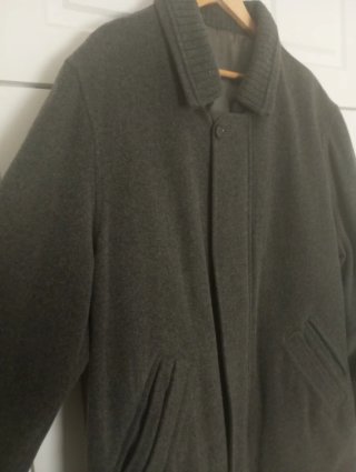 Elegante abrigo caballero gris