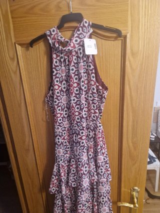 Vestido fiesta estampado cuello halter sin uso