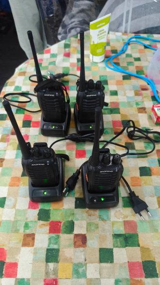 4 Walkie Talkies Baofeng Nuevos