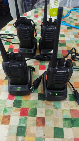 4 Walkie Talkies Baofeng Nuevos