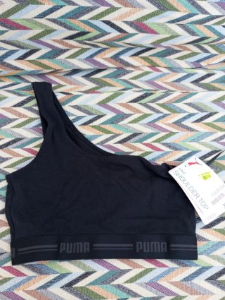 Top deportivo Puma negro