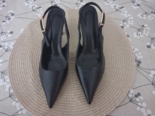 Zapatos negros destalonados tacón