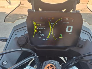 Moto Voge 625 DSX Negra y Dorada