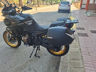 Moto Voge 625 DSX Negra y Dorada