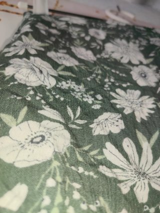 Falda pantalón floral verde y blanco T.XS