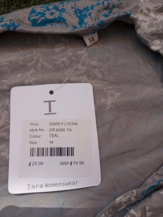 Blusa fluida manga 3/4 floral azul y gris