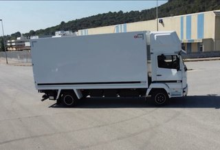 Mercedes-Benz 814 LK Isotermo con Plataforma