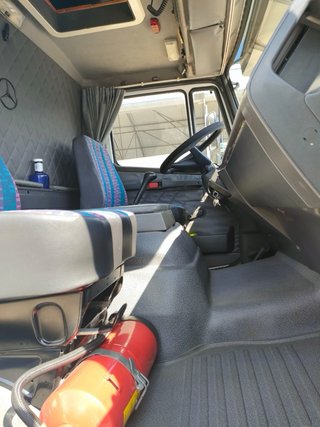 Mercedes-Benz 814 LK Isotermo con Plataforma