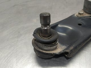 BRAZO SUSPENSION INFERIOR DELANTERO IZQUIERDO MAZ
