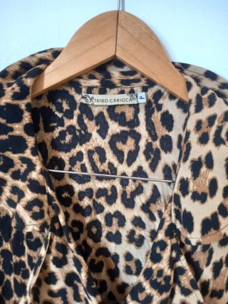 Blusa con estampado de leopardo