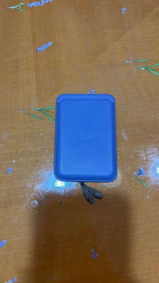Cartera iPhone Cuero Púrpura MagSafe