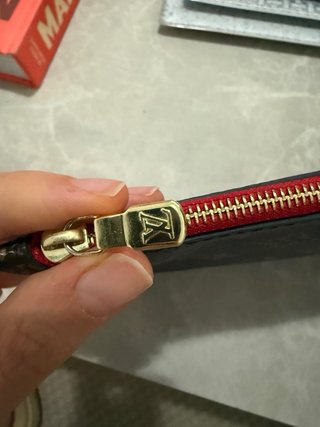 Sobre/Neceser/documento tipo LV Monogram