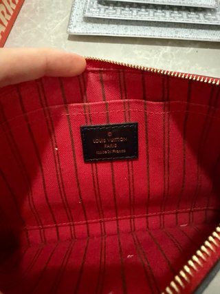 Sobre/Neceser/documento tipo LV Monogram