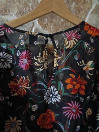 Blusa SHEIN floral negra talla 3XL
