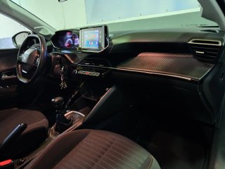 Peugeot 208 2021