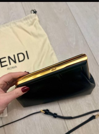 Borsa Fendi First nera con dettagli oro