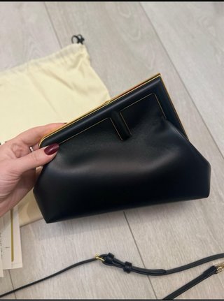 Borsa Fendi First nera con dettagli oro