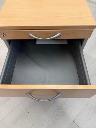 Cajonera de madera con 4 cajones
