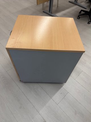 Cajonera de madera con 4 cajones