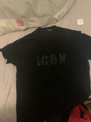 Camiseta ICON negra con pedrería