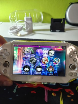 PlayStation Vita 64GB Henkaku (Japan)