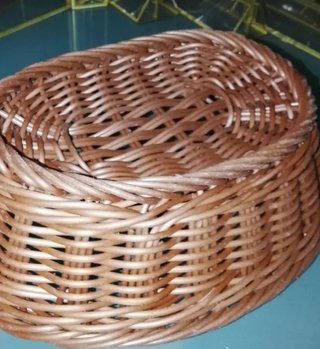 6 Frutas de cristal en una clasica cesta de mimbre