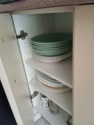 Cocina con vitrocerámica y fregadero