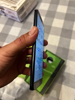 Móvil Motorola Negro y Verde lo vendo falta de uso
