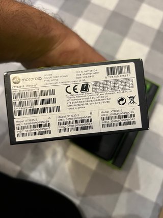 Móvil Motorola Negro y Verde lo vendo falta de uso