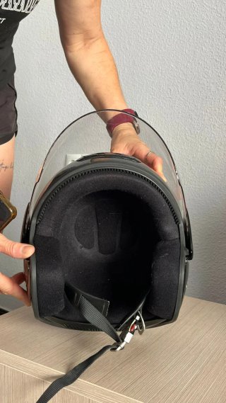 Casco de moto negro LEVIOR