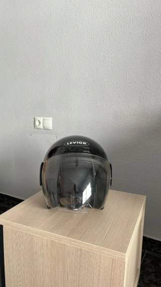 Casco de moto negro LEVIOR