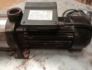 Bomba de agua UC 100/5 para reparar
