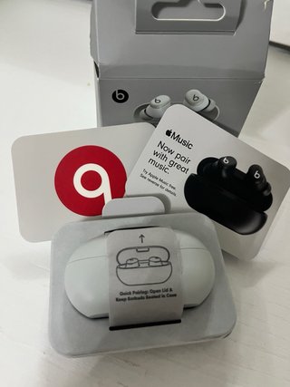 Beats Solo Buds Audífonos Inalámbricos