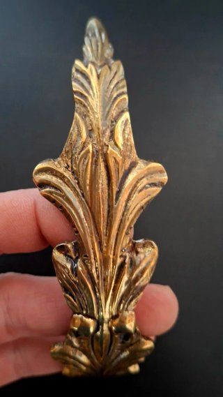 8 HOJAS DE ACANTO EN BRONCE EMBELLECEDORES