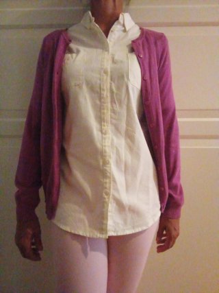 Conjunto Levi's: Chaqueta rosa y camisa blanca