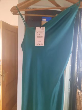 Vestido lencero verde.