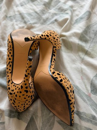 Zapatos Mango tacón estampado leopardo