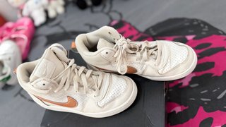 Nike Bambas Blancas y Marrones