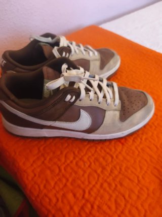 Zapatillas Nike Marrones y Beige