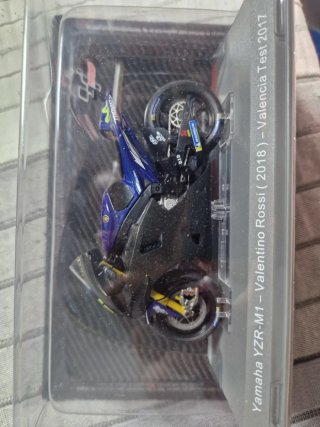 Yamaha YZR-M1 Valentino Rossi 1:18