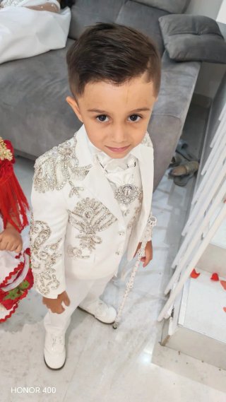 Traje de boda gitana niño blanco y dorado