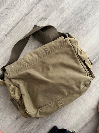 Bolso bandolera beige y marrón