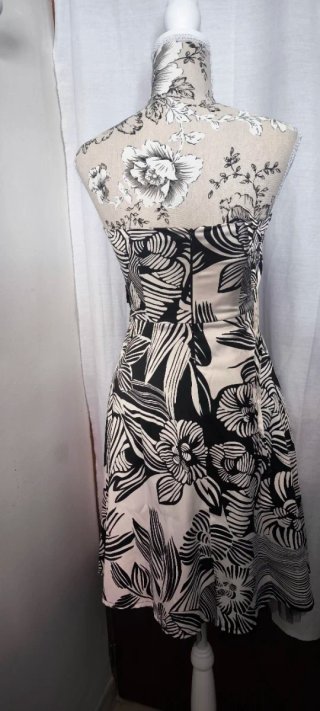 Vestido Juan Marcos floral sin tirantes
