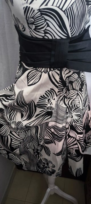 Vestido Juan Marcos floral sin tirantes