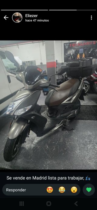 Scooter gris y negro en Madrid