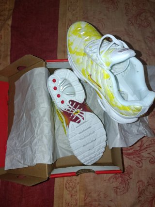 Nike Zapatilla Blanca y Amarilla